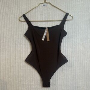 SKIMS sold na Fits Thong Bodysuit Cocoa sold Size ba NWT